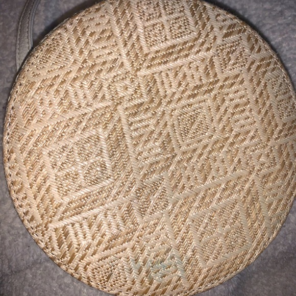 Circle woven purse - Picture 1 of 3